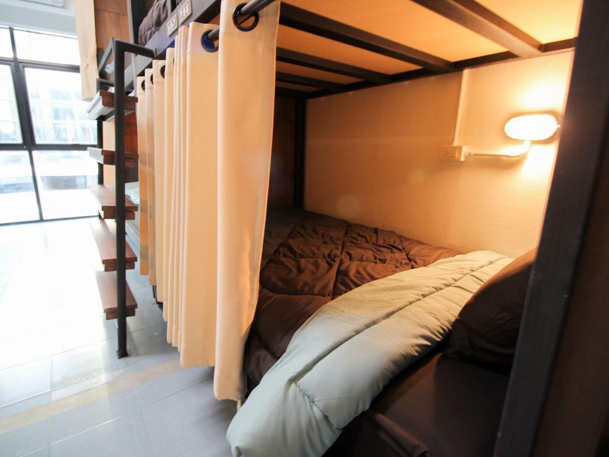 Bedtiny Hostel (Adults Only) Chiang Mai Dış mekan fotoğraf